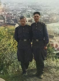Вильнюс, 1952 год, слева - сержант Виктор Вдовин