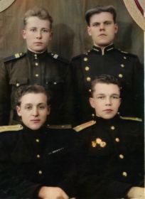 Литва, 1951 год, слева в верхнем ряду - младший сержант Виктор Вдовин