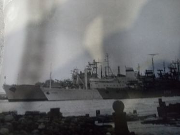 Корабли в Кронштадте. Фото из семейного альбома Кудрявцевых.