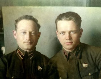 справа- Ковалевский Анатолий Николаевич