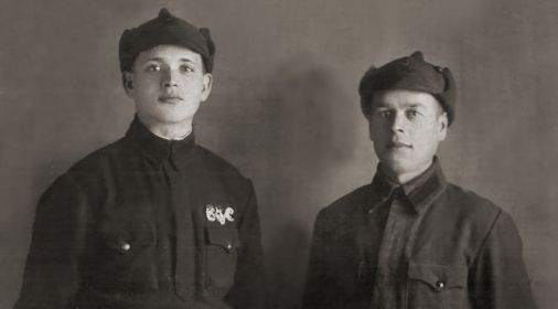 Мельник Т.А. с боевым товарищем. Фото 1942 года.
