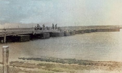 наплавной мост через р.Днепр 1943г.