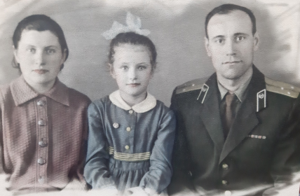 Григорий Егорович с супругой Зоей и дочерью Галиной