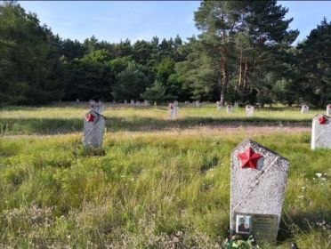 Место захоронения солдата, погибшего в этом же лагере