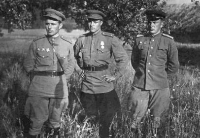 Соболев В И 1945 Австрия ( справа )