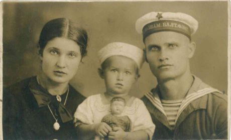 Петр Христенко с женой и дочкой Галиной