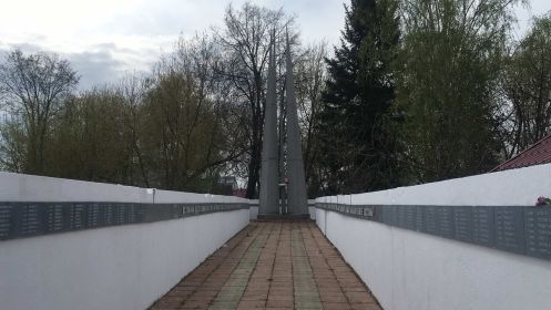 Братская могила на Карачаровском кладбище, г. Муром, апрель 2017 года