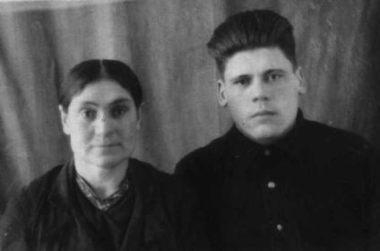 Василий Борисович с матерью Марфой Петровной