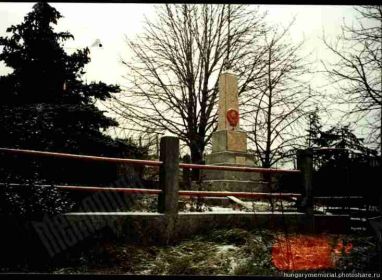 Фото советского захоронения в селе Шаркерестеш, где лежит Афонин Алексей Гаврилович.