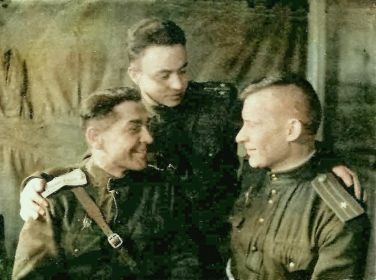 слева-направо: Киданов С.Ф., Гольдман Г.Р., Григан Л.К. 2 мая 1944г.