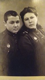 Александра Дмитриевна с братом.