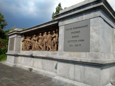 кладбище солдат Советской Армии «Mauzoleum» в г.Варшаве, ул.Жвирки и Вигуры, Мазовецкое воеводство.