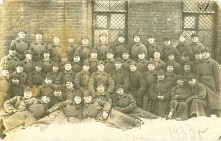 Пономарев Павел Андреевич крайний слева в верхнем ряду, артиллерийская школа, Ленинград, 1933
