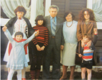Семья Сироткиных в сборе в 1983 году в Крайстчерче. Слева направо: Майя, Станя и Марша, Ефим, Раиса, Инна и Ося.