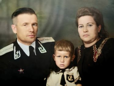С женой (Евгения) и сыном (Вячеслав)