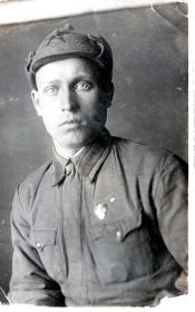 Старший брат Василий. Пропал без вести в июле 1941 г.