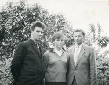 Гордеев Александр Иванович с сыном Владимиром и дочерью Надеждой (??), Ижевск, 1965 год.