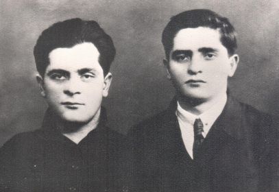 Тасолтан с младшим братом Романом, г. Ленинград