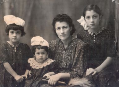 Вера Канатова с дочерьми Инной, Татьяной и Инессой