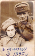 Встреча отца и дочери в марте 1945 года в Минске после трех с половиной лет  боев
