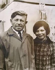 Петр Дмитриевич и дочь Тамара. г. Томск, 1971г.