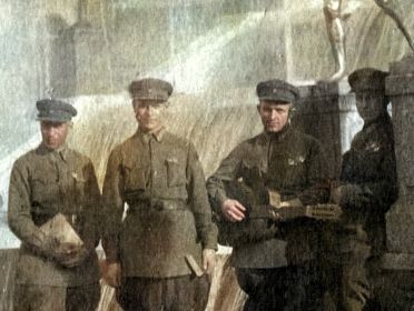 Шурупов Фёдор Васильевич (с гитарой). Учёба в школе старшего нач. состава милиции г. Ленинграда, 1935 - 1936 г.