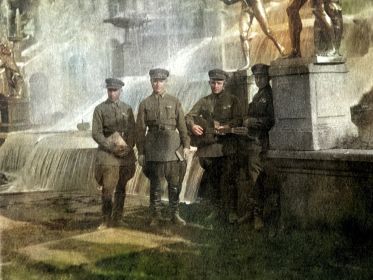 Шурупов Фёдор Васильевич (с гитарой), г. Ленинград, 1936 год. Учёба в школе милиции.