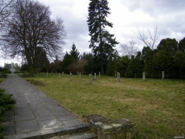 могилы советских воинов на кладбище-мавзолее г.Штаргард