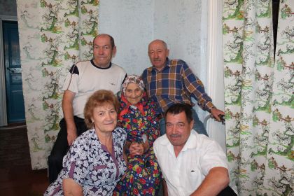 сыновья Владимир, Сергей, Алексей и дочь Татьяна