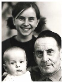 Евгений Васильевич с дочерью Ларисой и внуком