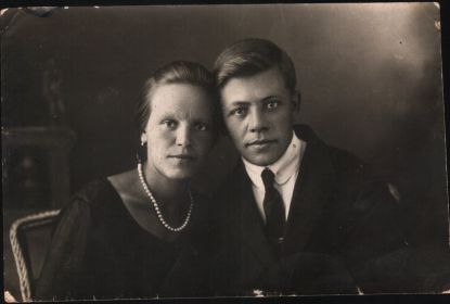 Иван Кузьмич и его жена Екатерина Петровна Воякины, конец 1932 г.