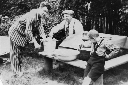 Мельницкий Георгий Борисович с отцом - Борисом Леонидовичем и сыном - Игорем Георгиевичем. 1957 г.