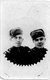 Л.И. Толпежников (слева) с однополчанином