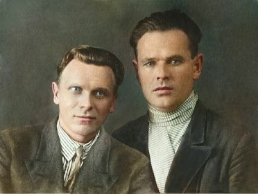 Фото 1936 г. в Краснодаре с другом Пыреевым Григорием Куприяновичем соучеником по Краснодарской высшей коммунистической сельхоз и односельчанином.