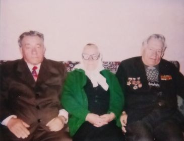 Караваев Петр Григорьевич с сестрой Антодина и братом Ильей