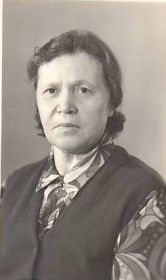 Мама (фото на работе в послевоенное время)