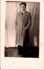 Эту фотографию дедушка прислал мой маме в 1955 году