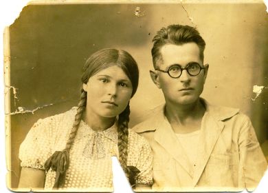 Анна Николаевна Лощинина с братом Александром (1939 год)