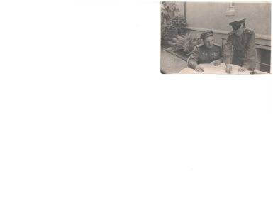 В.М. Чупров с командиром 272 стрелковой дивизии, Героем Советского Союза полковником В.М. Мешковым (1944 г.)
