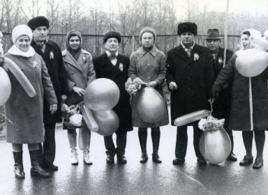 На демонстрации 7 ноября , конец 70-х. Любовь Ивановна крайняя слева.
