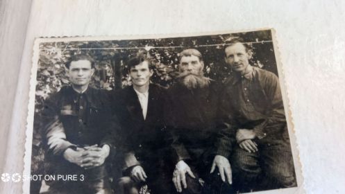 семья Гришиных 1945 год, Алтайский край (двоюродный дедушка Дмитрий и двоюродные братья Василий, Анатолий и Антон)