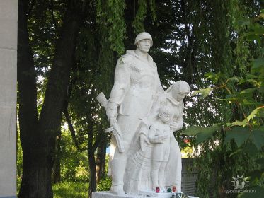 Фото памятника на братской могиле Лизунова И.Г. в с. Пистынь Косовского района Ивано-Франковской области.