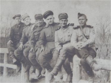 В перерывах между боями, 1944 г.