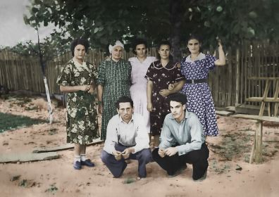 У Ильи Матвеевича осталось 7 детей ( Пётр, Иван, Анна, Марфа, Екатерина, Валентина, Мария).