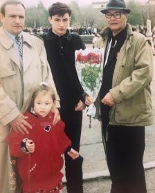 С зятем Юрой, внуком Дмитрием и правнучкой Кристиной