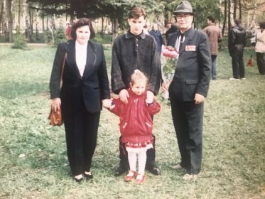 С дочерью Людмилой, внуком Дмитрием и правнучкой Кристиной