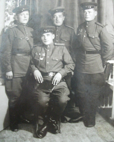 Николай Федорович Стаевский с боевыми товарищами