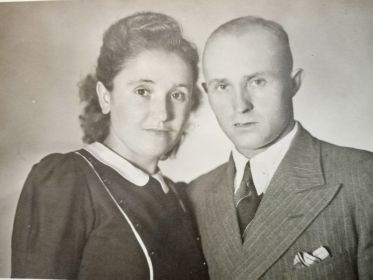 Дедушка и бабушка 1943 год.