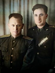 Волошин Андрей Леонтьевич (справа) с родным братом Василием (слева)