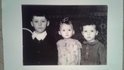 Звягинцевы Александр, Ирина, Нина (дети Николая Куприяновича и Надежды Андреевны)